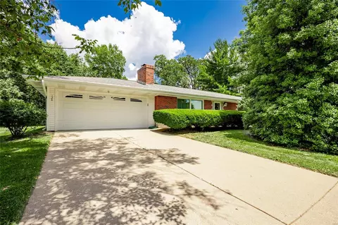 128 Smith Dr, Ballwin, MO 63011 photo 2