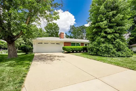 128 Smith Dr, Ballwin, MO 63011