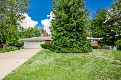 128 Smith Dr, Ballwin, MO 63011 photo 3