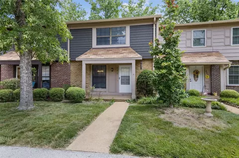 226 Carmel Woods Dr, Ellisville, MO 63021 photo 2