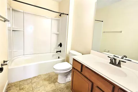 Bath - 430 Bramblett Hls, O'fallon, MO 63366 photo 2 of 2