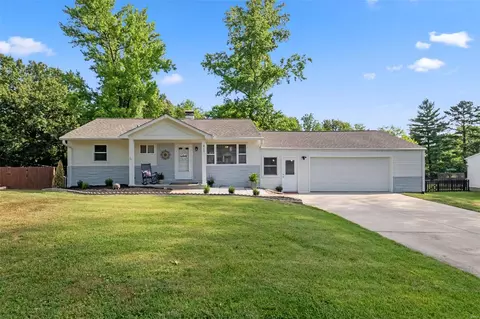 913 Coronet Dr, Ballwin, MO 63011
