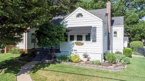 1440 S Elm Ave, Webster Groves, MO 63119
