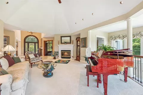 Living - 432 Deep Forest Ln, Augusta, MO 63332 photo 3 of 5