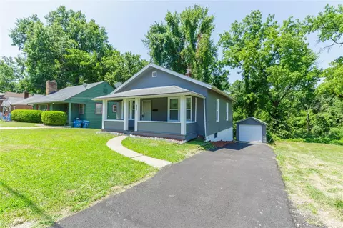 8833 Blewett Ave, Saint Louis, MO 63136