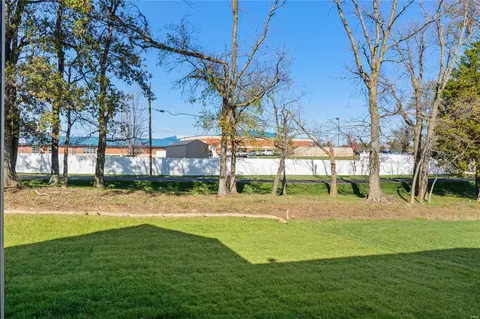 Exterior - 226 Randlin Dr, O'fallon, MO 63367 photo 2 of 3