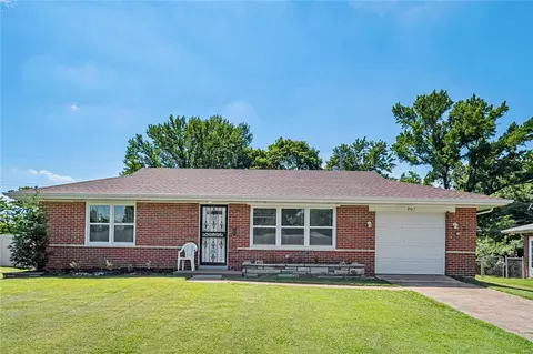 9917 Norwich Dr, Saint Louis, MO 63137