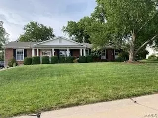 9809 Roundhill Dr, Saint Louis, MO 63128