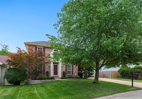 1404 Crystal Pointe Cir, Saint Louis, MO 63146