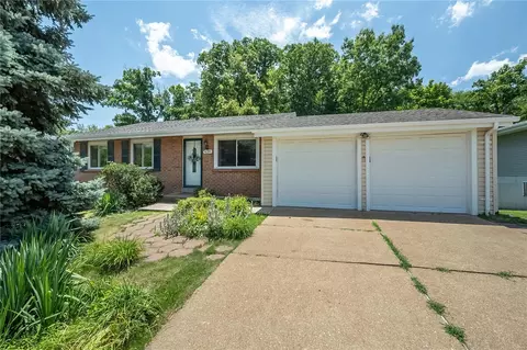 428 Tulsa Ave, Ballwin, MO 63021