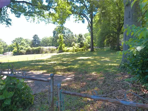 Exterior - 1202 Stein Rd, Ferguson, MO 63135 photo 3 of 3