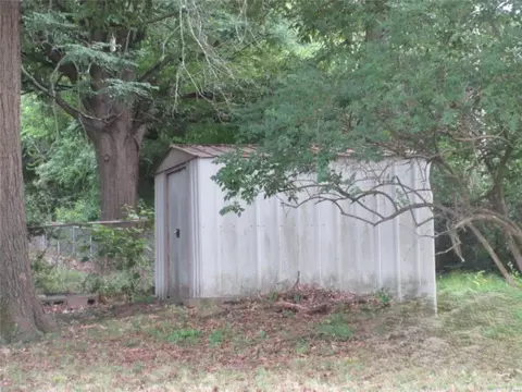 Exterior - 1202 Stein Rd, Ferguson, MO 63135 photo 2 of 3