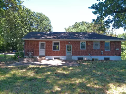 Exterior - 1202 Stein Rd, Ferguson, MO 63135 photo 1 of 3
