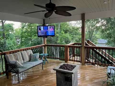 Exterior - 865 Woods Mill Rd, Ballwin, MO 63011 photo 9 of 9