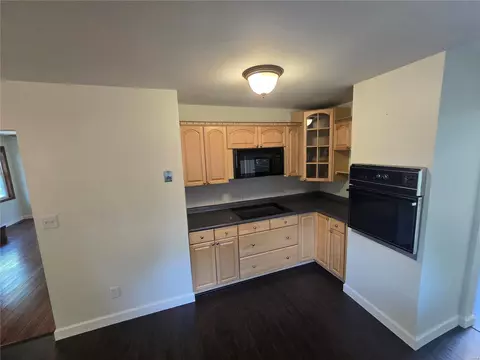 Kitchen - 865 Woods Mill Rd, Ballwin, MO 63011 photo 1 of 4