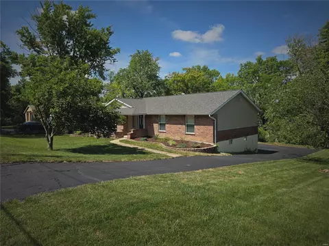 Exterior - 865 Woods Mill Rd, Ballwin, MO 63011 photo 2 of 9