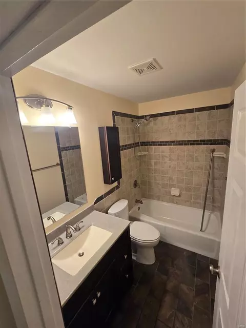 Bath - 865 Woods Mill Rd, Ballwin, MO 63011 photo 2 of 3