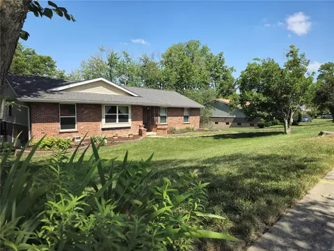 Exterior - 865 Woods Mill Rd, Ballwin, MO 63011 photo 4 of 9