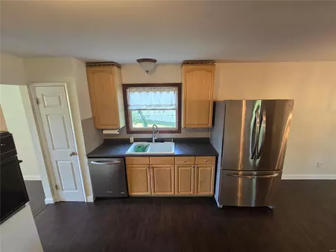 Kitchen - 865 Woods Mill Rd, Ballwin, MO 63011 photo 2 of 4