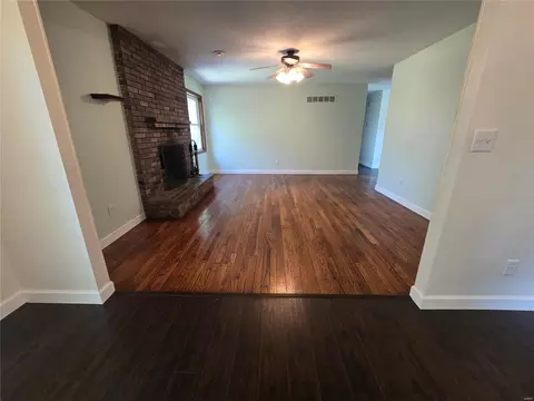 Living - 865 Woods Mill Rd, Ballwin, MO 63011 photo 3 of 5