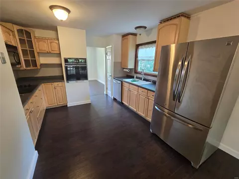 Kitchen - 865 Woods Mill Rd, Ballwin, MO 63011 photo 3 of 4