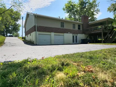 Exterior - 865 Woods Mill Rd, Ballwin, MO 63011 photo 5 of 9