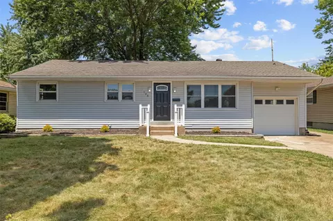 105 Alberto Ln, Florissant, MO 63031
