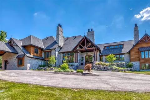 3 Squires Ln, Huntleigh, MO 63131 photo 2