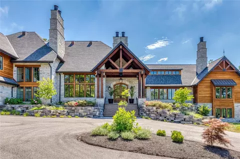 3 Squires Ln, Huntleigh, MO 63131 photo 3