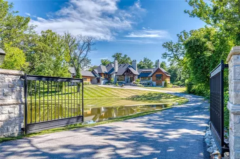 3 Squires Ln, Huntleigh, MO 63131 photo 6