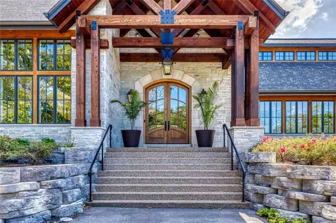 3 Squires Ln, Huntleigh, MO 63131 photo 4