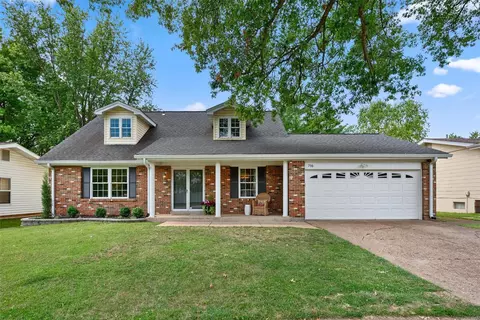 716 Reinke Rd, Ballwin, MO 63021