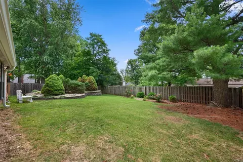 716 Reinke Rd, Ballwin, MO 63021 photo 3