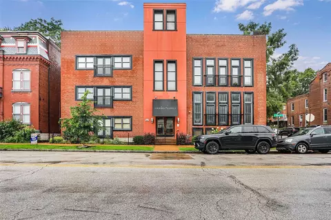 2401 S 12th St #102, Saint Louis, MO 63104