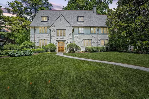 3 Southmoor Dr, Clayton, MO 63105