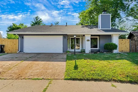 1699 Woodman Dr, Florissant, MO 63031