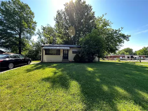 11900 Raymond Ave, Saint Louis, MO 63138