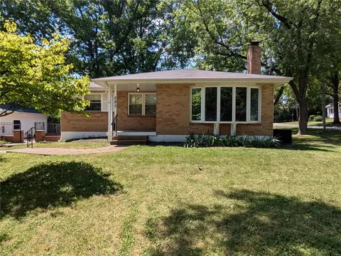 285 N Jefferson St, Florissant, MO 63031