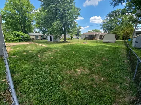 Exterior - 1128 Central Pkwy, O'fallon, MO 63366 photo 3 of 3