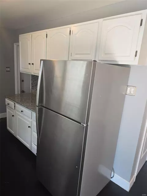 Kitchen - 1128 Central Pkwy, O'fallon, MO 63366 photo 3 of 3