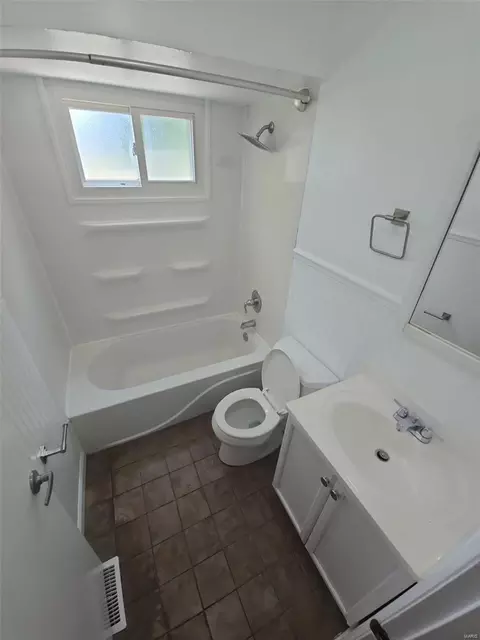 Bath - 1128 Central Pkwy, O'fallon, MO 63366 photo 1 of 2