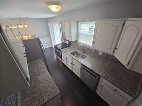Kitchen - 1128 Central Pkwy, O'fallon, MO 63366 photo 1 of 3