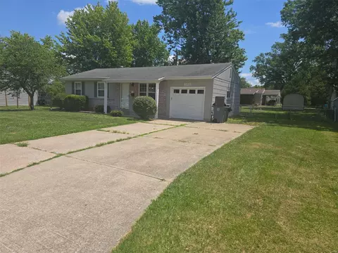 1128 Central Pkwy, O'fallon, MO 63366
