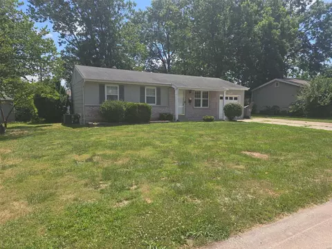 Exterior - 1128 Central Pkwy, O'fallon, MO 63366 photo 2 of 3