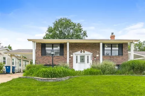 2453 Wesford Dr, Maryland Heights, MO 63043
