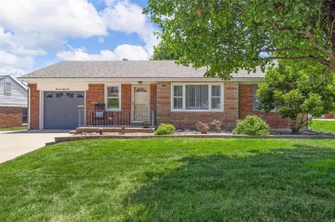 1984 W Adams St, Saint Charles, MO 63301
