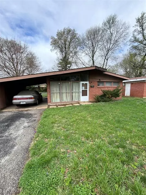 6817 Woodhurst Dr, Saint Louis, MO 63134