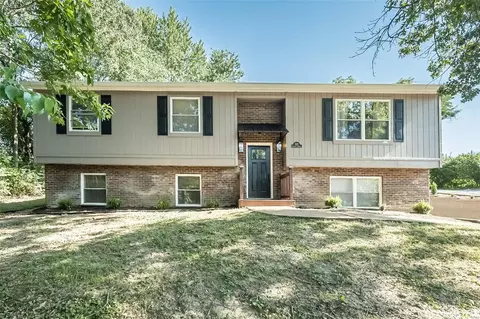 822 Valencia Ave, Saint Louis, MO 63138