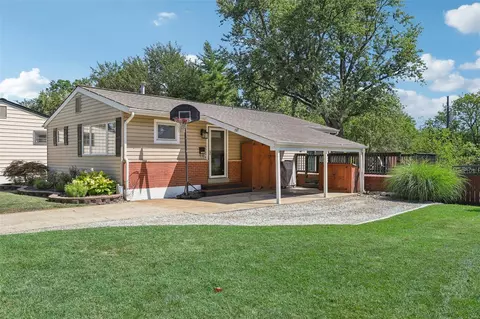 7127 Fernbrook Dr, Saint Louis, MO 63123