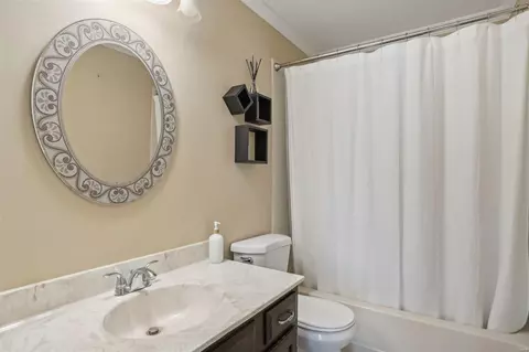 Bath - 16321 Fullerton Meadows Dr, Wildwood, MO 63011 photo 1 of 5
